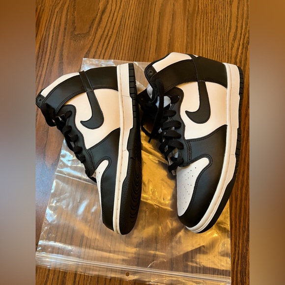 Women’s Nike Dunk High Black & White Size 10 NWOT - Picture 2 of 9